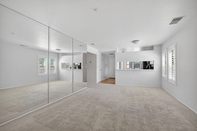 Building Photo - 1123 S Villa Way