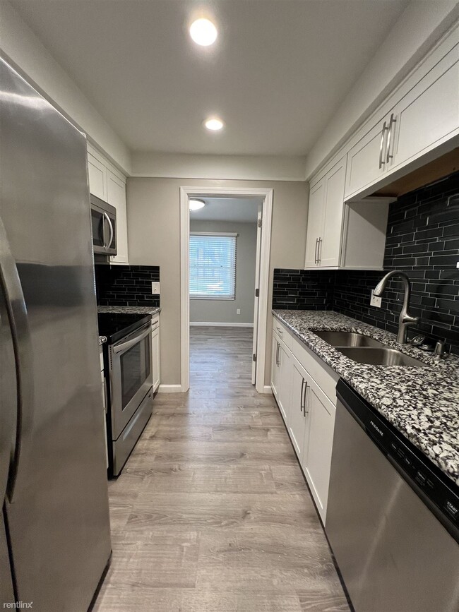 Foto del edificio - 2 br, 1.5 bath Condo - 19673 Fleetwood Dr