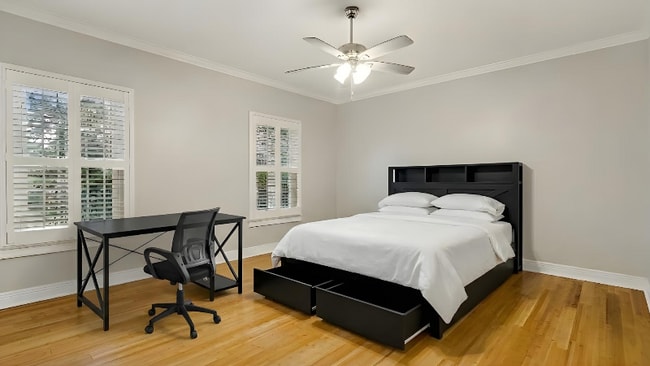 Building Photo - 126 Rue De La Paix