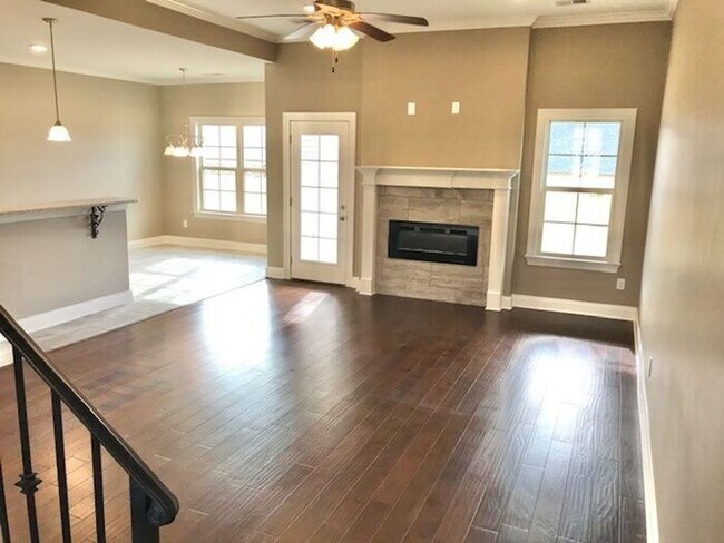 Building Photo - 105 Pine Valley Dr