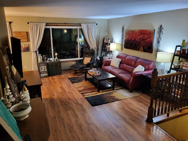Spacious living room! - 8460 Red Oak Dr