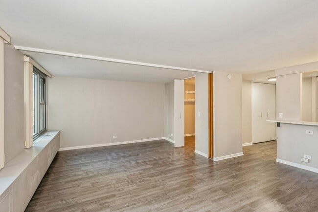Building Photo - 400 E Randolph St