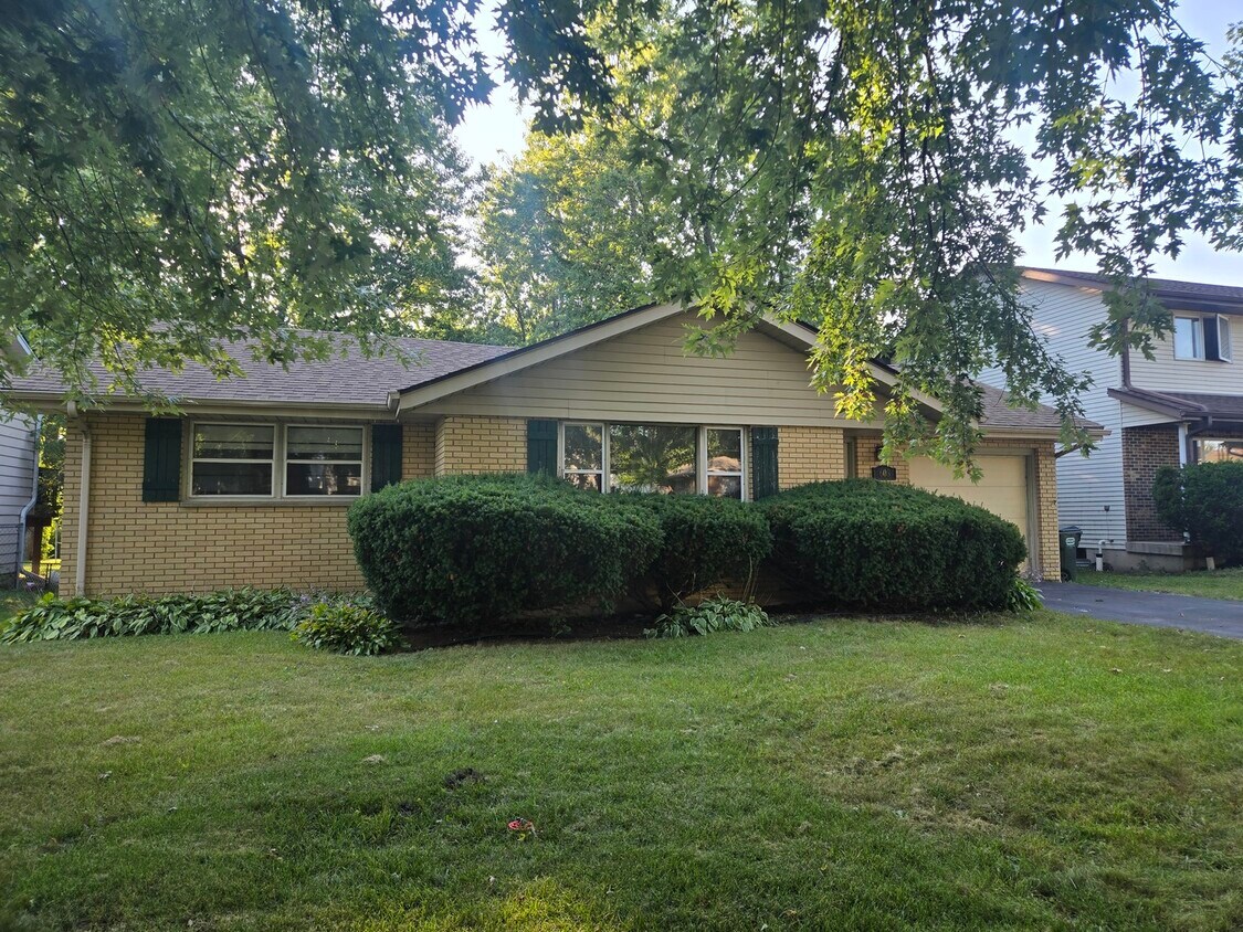 Foto principal - 608 Deerpath Dr