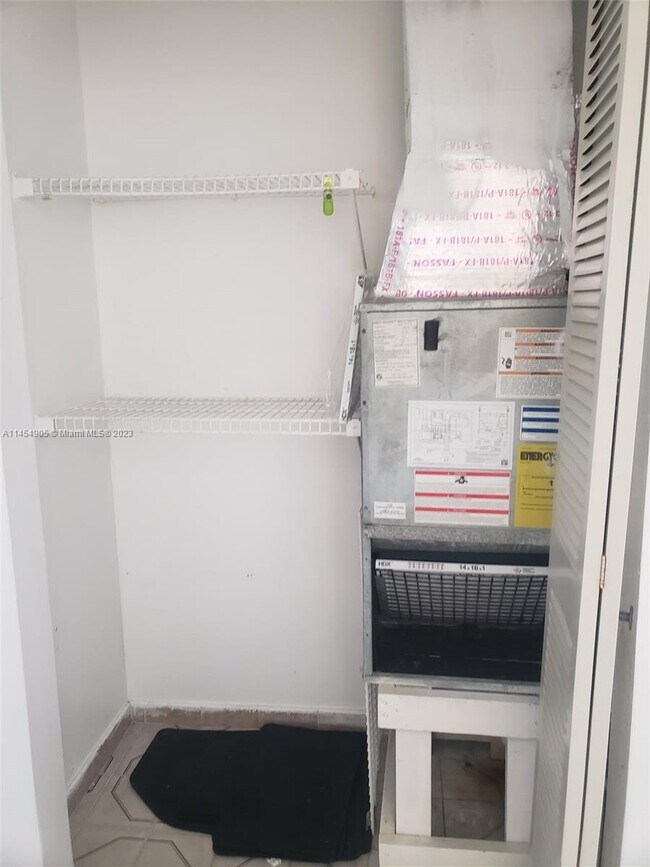 Foto del edificio - 5152 NW 4th St