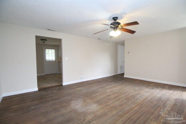 Foto del edificio - 7160 N Palafox St