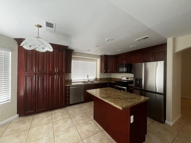 Building Photo - Summerlin Gem Ready to Move-In!