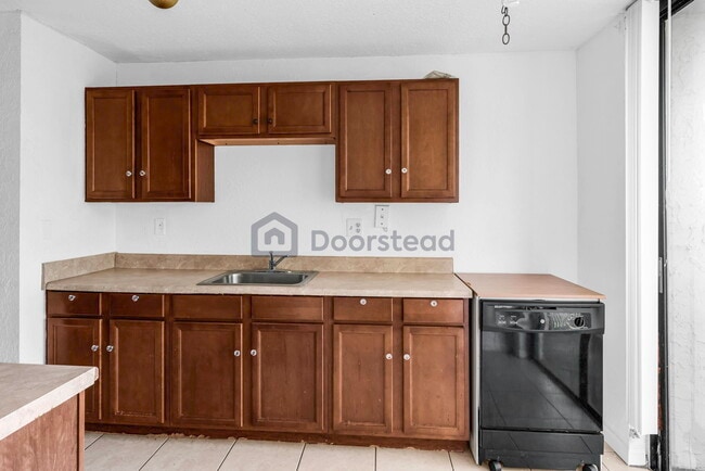 Foto del edificio - 3590 Blue Lake Dr