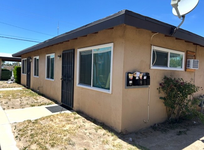 Foto del edificio - 44116 Division St