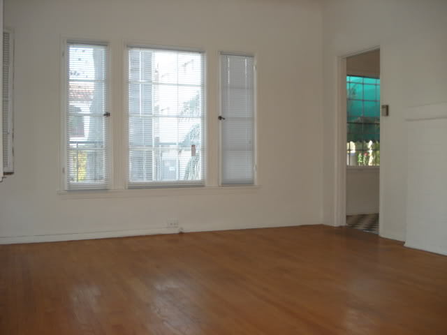 Sala de estar - 1133 Wooster S St