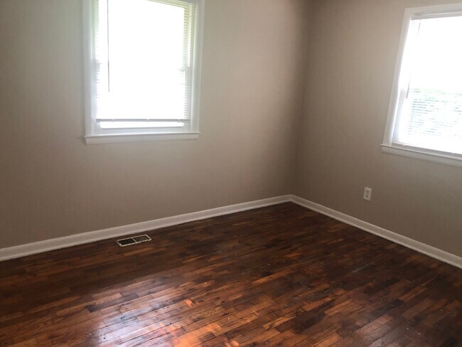Foto del edificio - 3702 Ivanhoe Ave