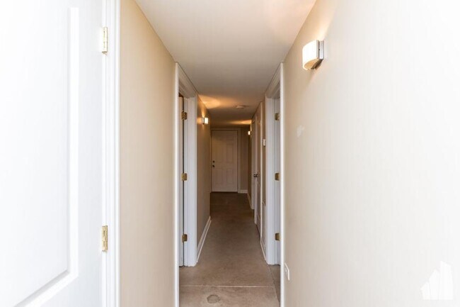 Foto del edificio - 2 bedroom in Chicago IL 60657