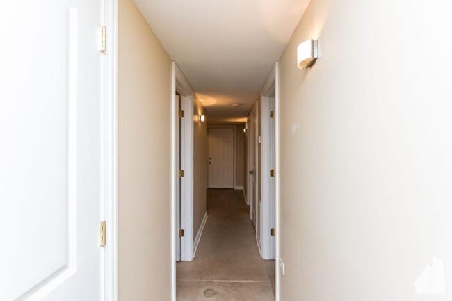 Building Photo - 2 bedroom in Chicago IL 60657