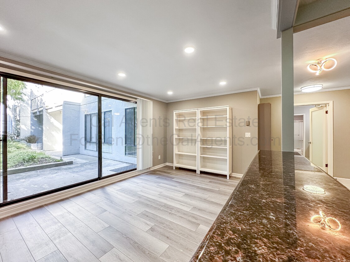 Photo - 3 Admiral Dr (Emeryville, CA)