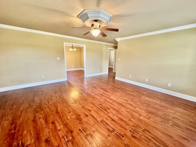 Building Photo - 3 bedroom 2 bath home. Walk to Ardmore Hig...