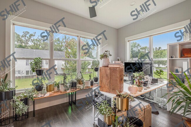 Building Photo - 260 shoreside: Gorgeous Condo