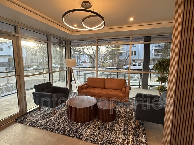 Building Photo - 8615-8108 108 St NW