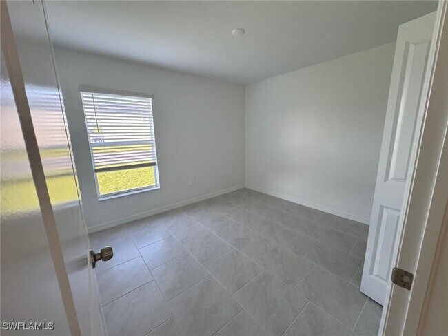 Foto del edificio - 17644 Paradiso Wy