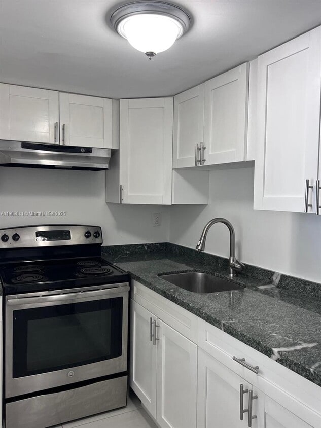 Primary Photo - 7820 NE Bayshore Ct