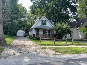 Building Photo - 812 42nd St