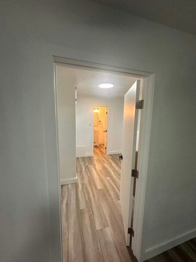 Foto del edificio - 934 Simmons Ave