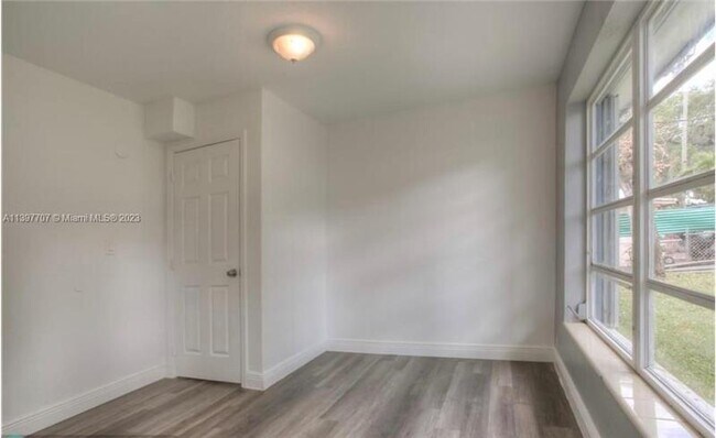 Foto del edificio - 6221 SW 35th St