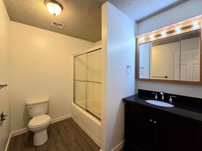 Foto del edificio - **Charming 3 Bedroom + Bonus, 2.5 Bath House for Rent in Desirable East Wenatchee**