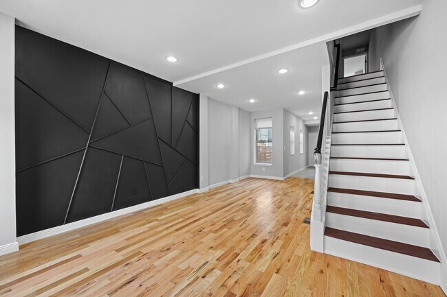 Foto del edificio - ???COMPLETELY RENOVATED 3 BEDROOM AND 1.5 ...