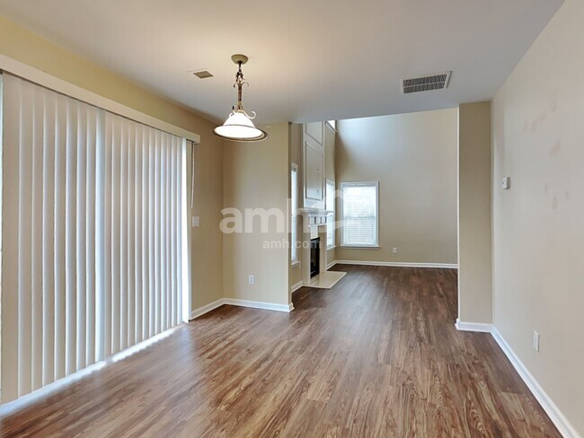 Foto del edificio - 4362 Walforde Blvd