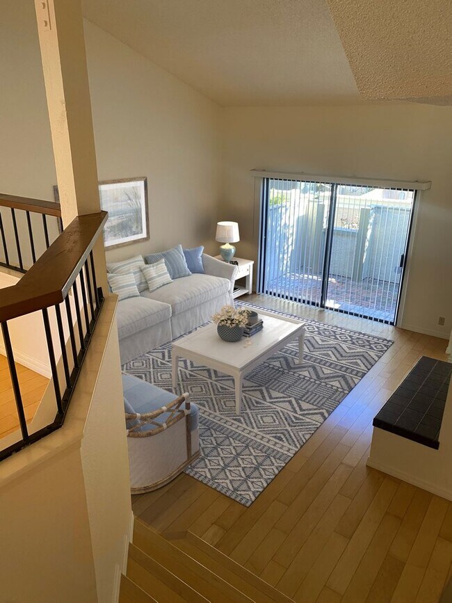 Building Photo - Stunning La Jolla Condo with Space, Style, and Sophistication!