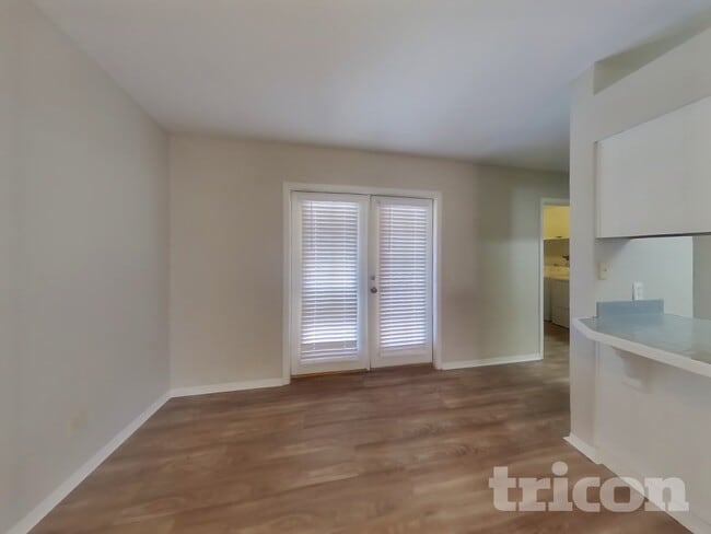 Building Photo - 6309 E Ivyglen St