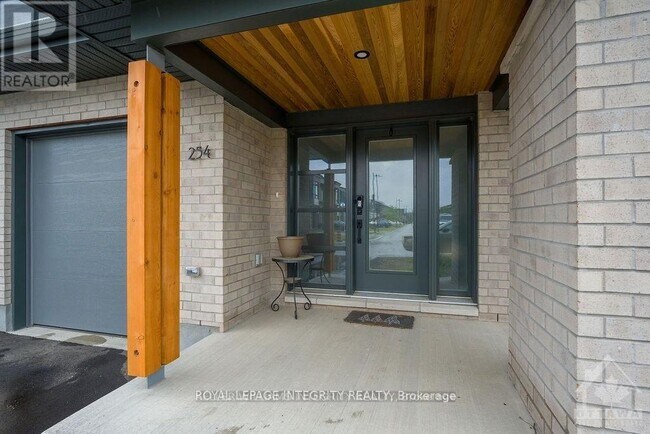 Building Photo - 254 Shuttleworth Dr.