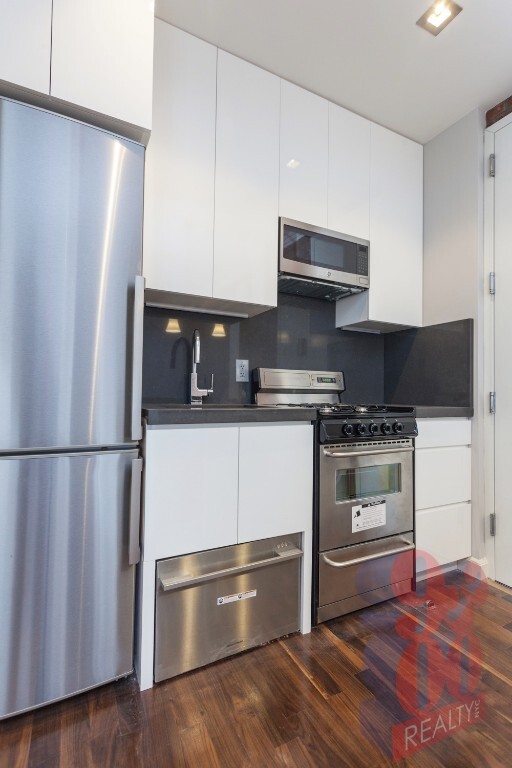 Foto del edificio - 47 1/2 1st Street (2nd & 1st Ave), #5R
