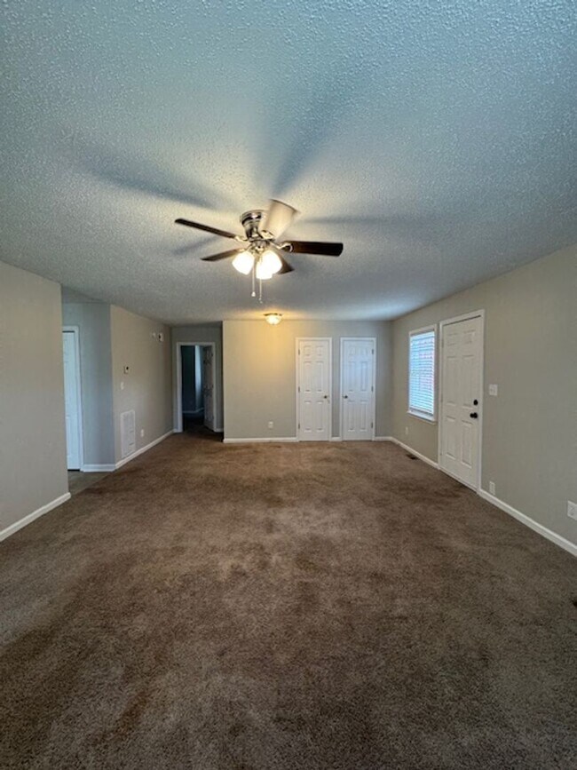 Foto del edificio - Downtown Greer area - This duplex is such a convenient location - 2 Bedroom, 2 Baths with a wonde...