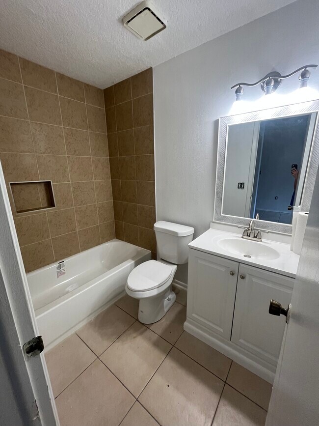 Foto del edificio - 2846 Bradley Ct