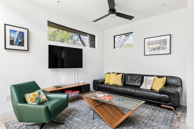 Foto del edificio - 2804 E 22nd St