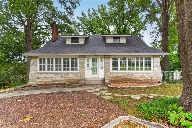 Foto del edificio - 7325 Sutherland Ave