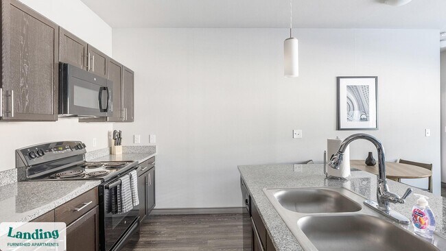 Foto del edificio - 650 S Main St