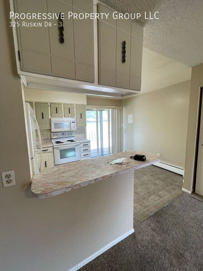 Building Photo - 325 Ruskin Dr