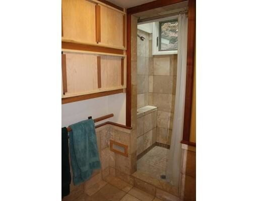 Building Photo - 125 Glezen Ln