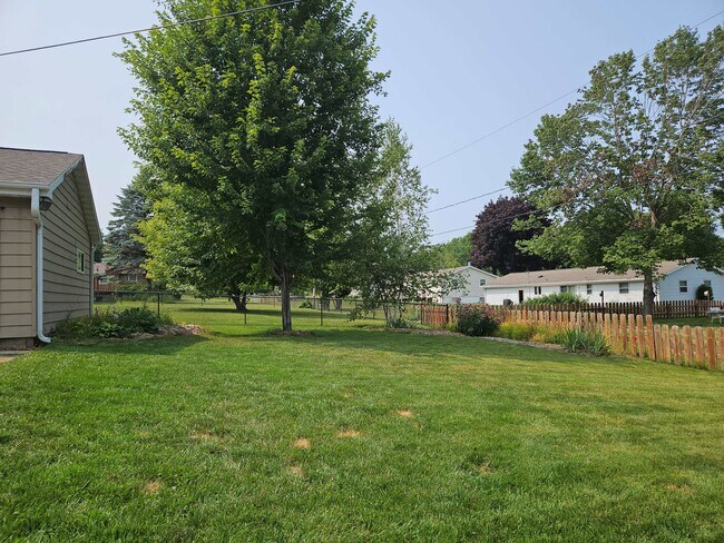 Foto del edificio - 1564 Lindale Ln