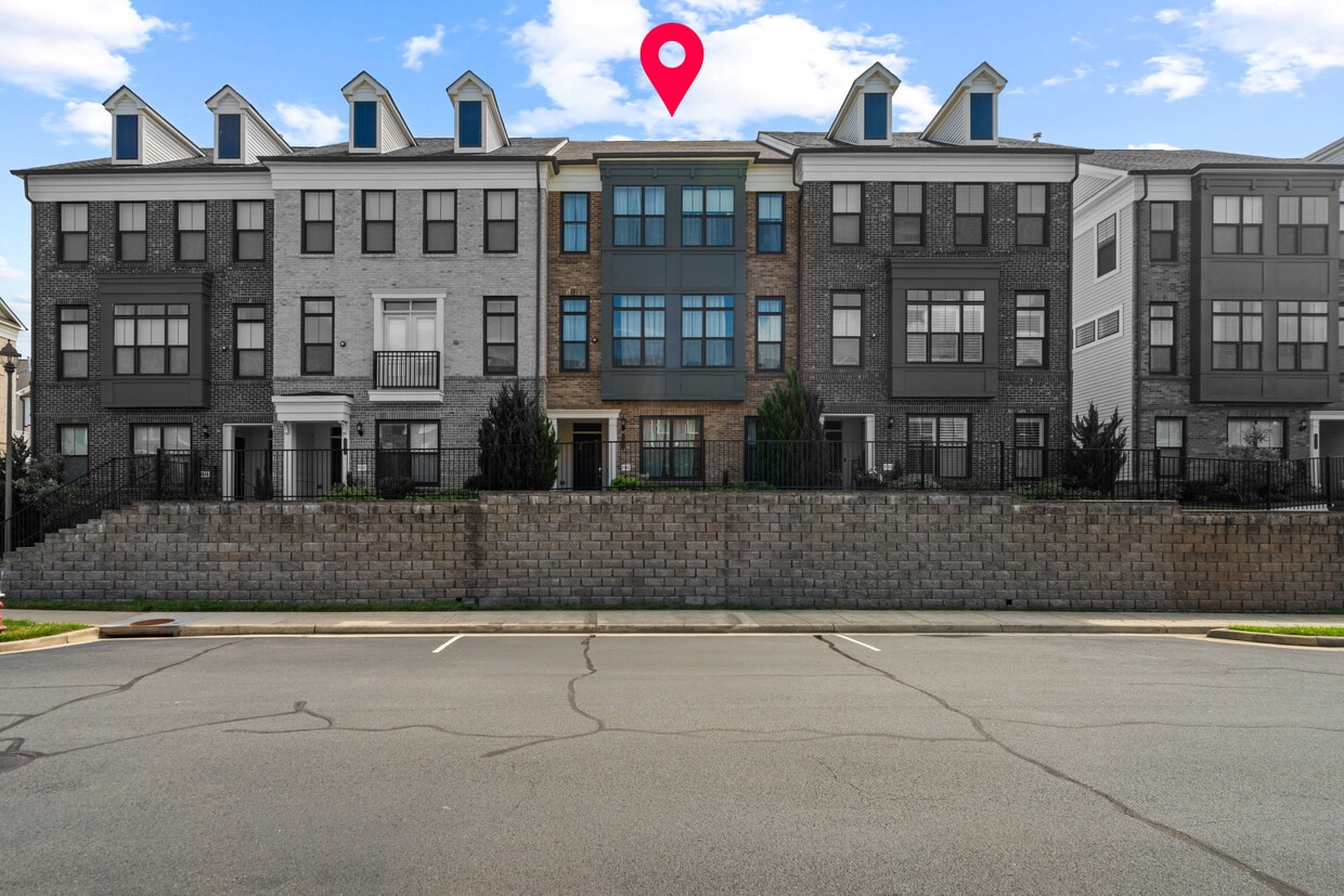 Photo - 22572 Windsor Locks Sq (Ashburn, VA)