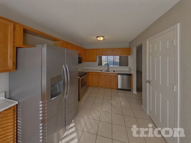 Building Photo - 2628 Dahlia Dr