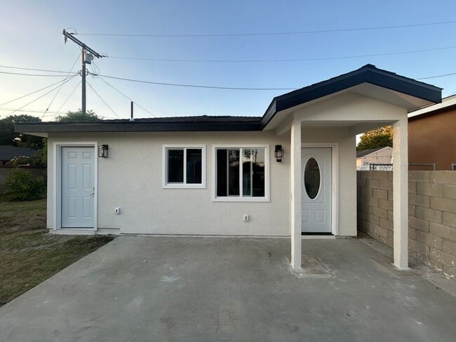 Building Photo - 14715 Flomar Dr