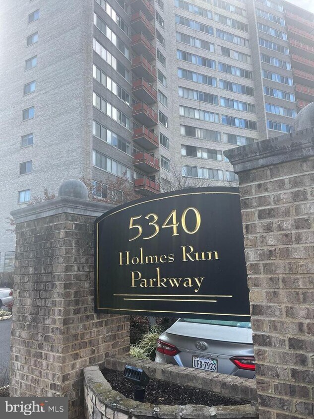 Foto principal - 5340 Holmes Run Pkwy