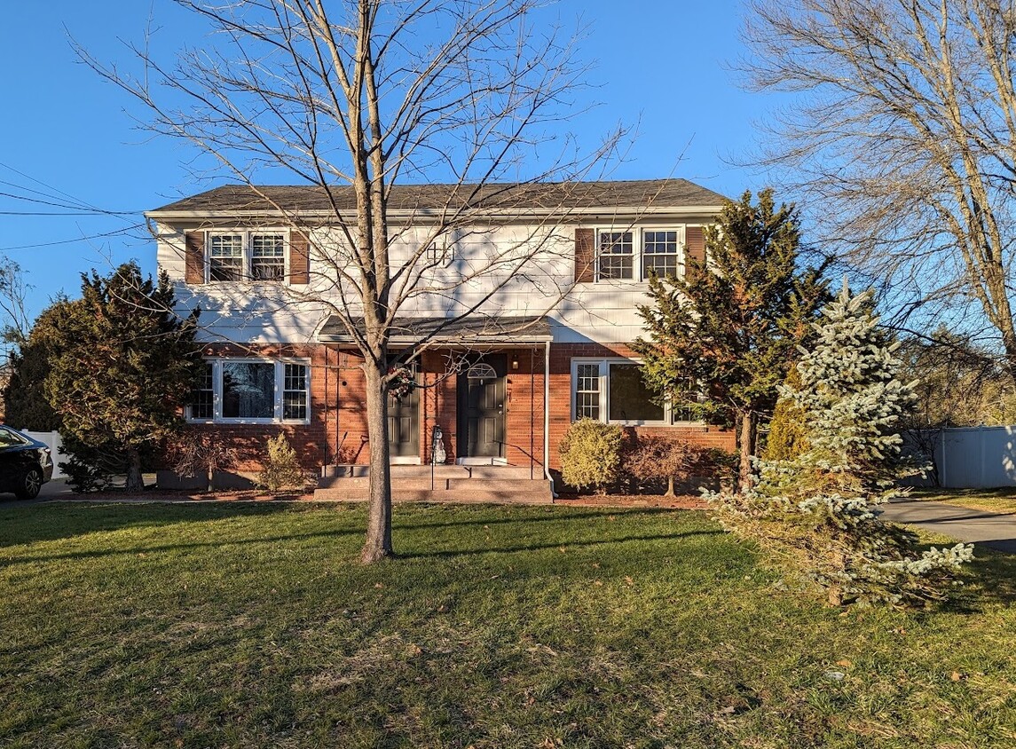 23 Madison Rd, Glastonbury, CT 06033 Townhome Rentals in Glastonbury