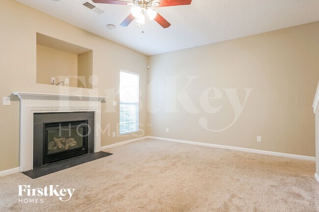 Building Photo - 6825 Winners Dr