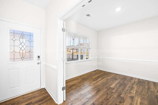 Building Photo - 4015 Meadow Green Dr