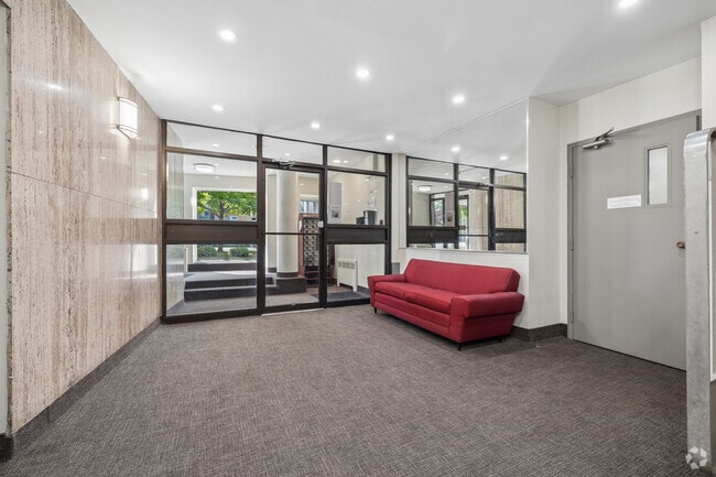 6001 CSL Lobby - 6001-6101-6151 Cote Saint-Luc Road