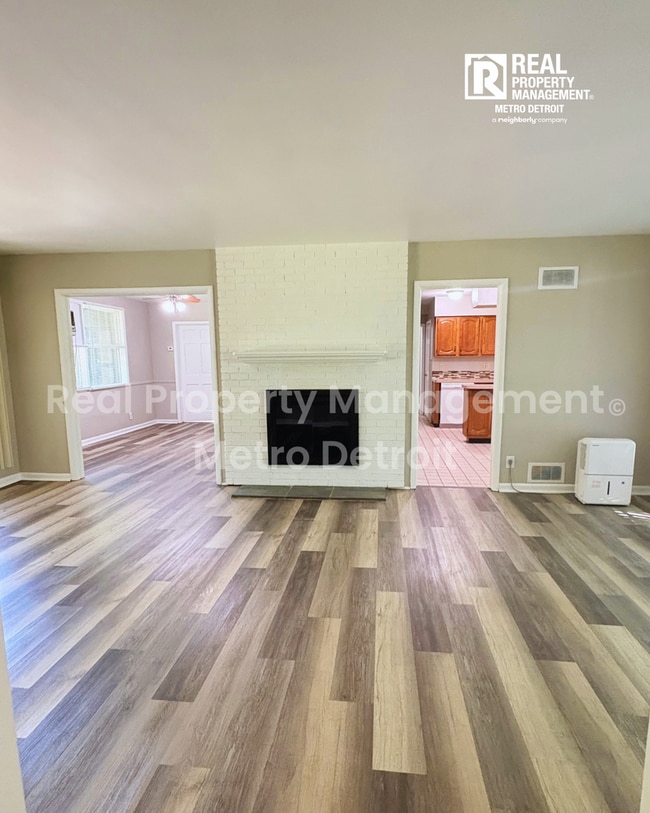 Foto del edificio - 3-Bedroom Single-Family Home in Beverly Hills, Michigan