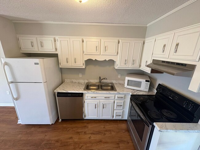 Building Photo - 130 Lanier Dr #32